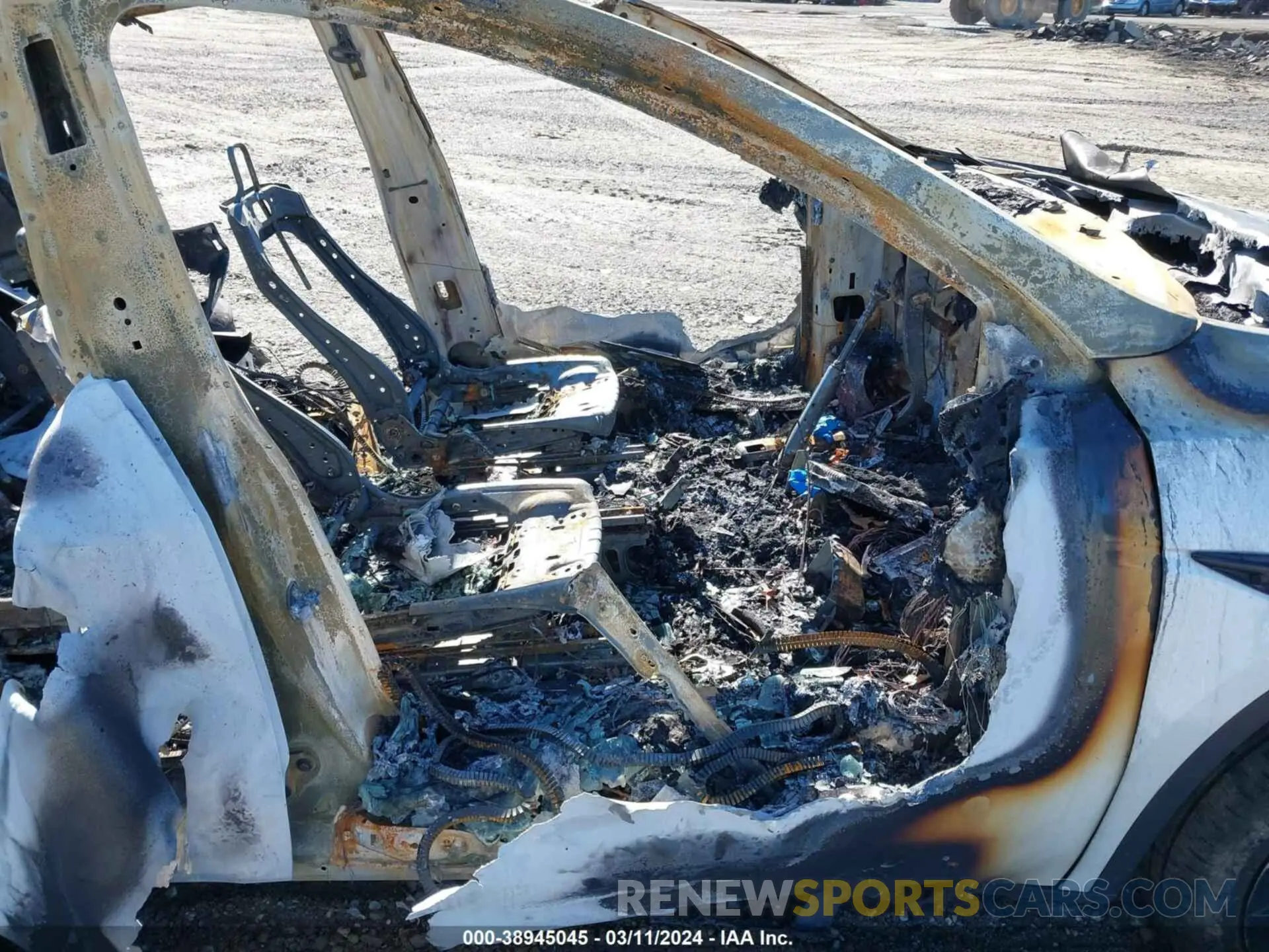 5 fotografías del automóvil dañado 7SAYGAEE0PF591258 TESLA MODEL Y 2023