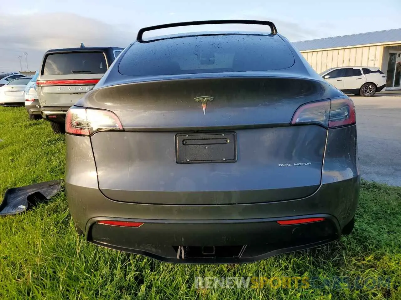 6 fotografías del automóvil dañado 7SAYGAEE0PF591891 TESLA MODEL Y 2023