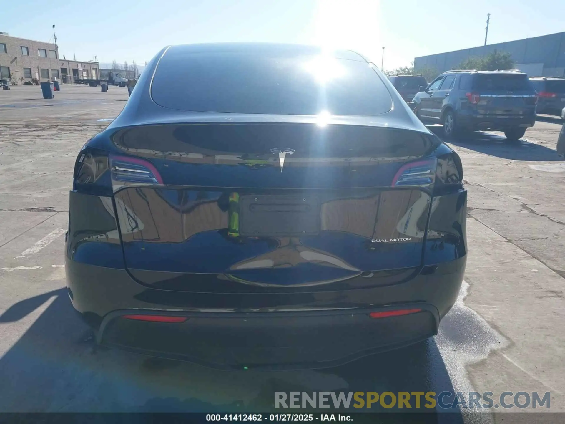 17 fotografías del automóvil dañado 7SAYGAEE0PF612822 TESLA MODEL Y 2023