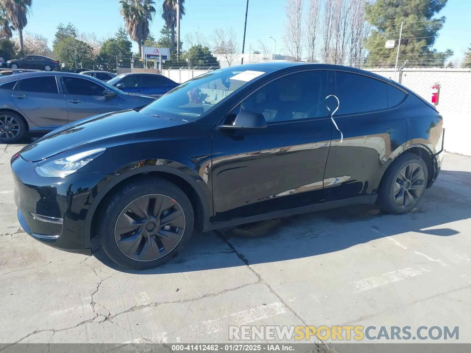 2 fotografías del automóvil dañado 7SAYGAEE0PF612822 TESLA MODEL Y 2023