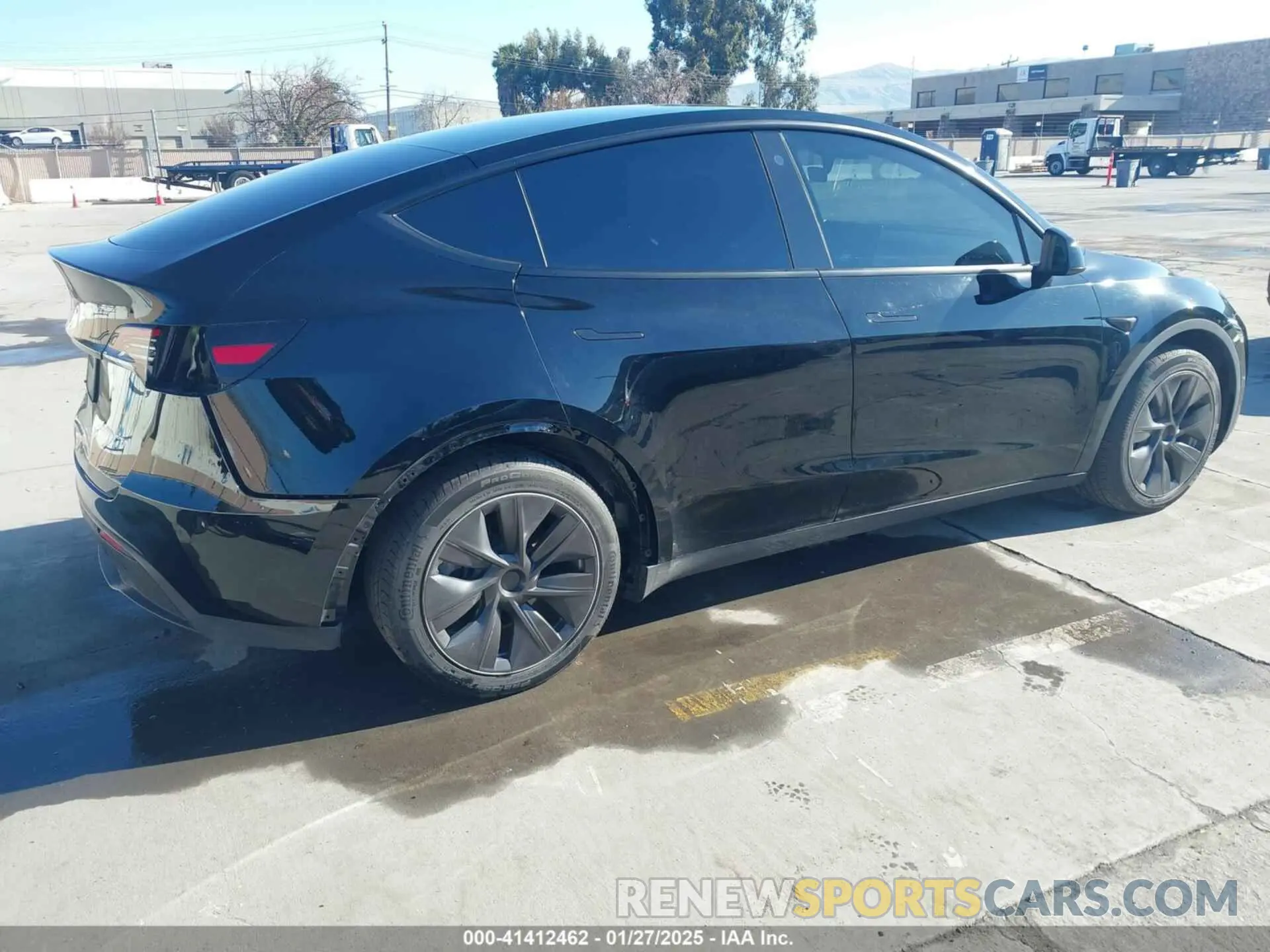 4 fotografías del automóvil dañado 7SAYGAEE0PF612822 TESLA MODEL Y 2023
