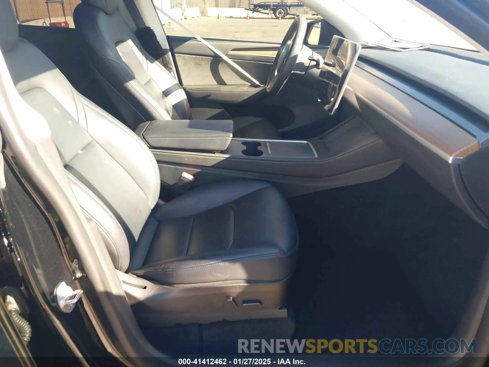 5 fotografías del automóvil dañado 7SAYGAEE0PF612822 TESLA MODEL Y 2023