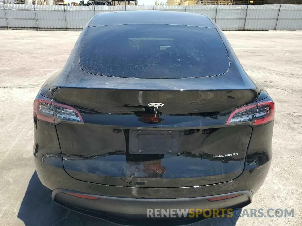 6 fotografías del automóvil dañado 7SAYGAEE0PF621827 TESLA MODEL Y 2023