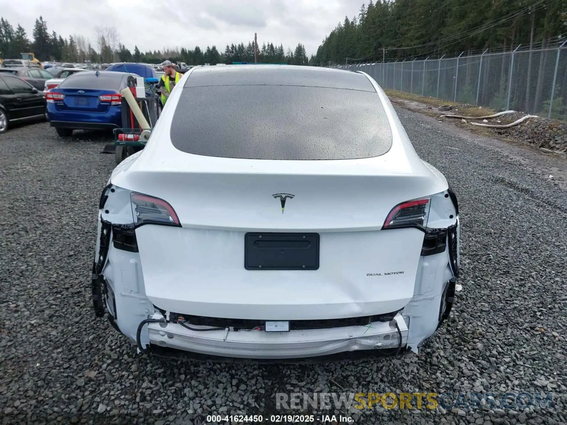16 fotografías del automóvil dañado 7SAYGAEE0PF624730 TESLA MODEL Y 2023