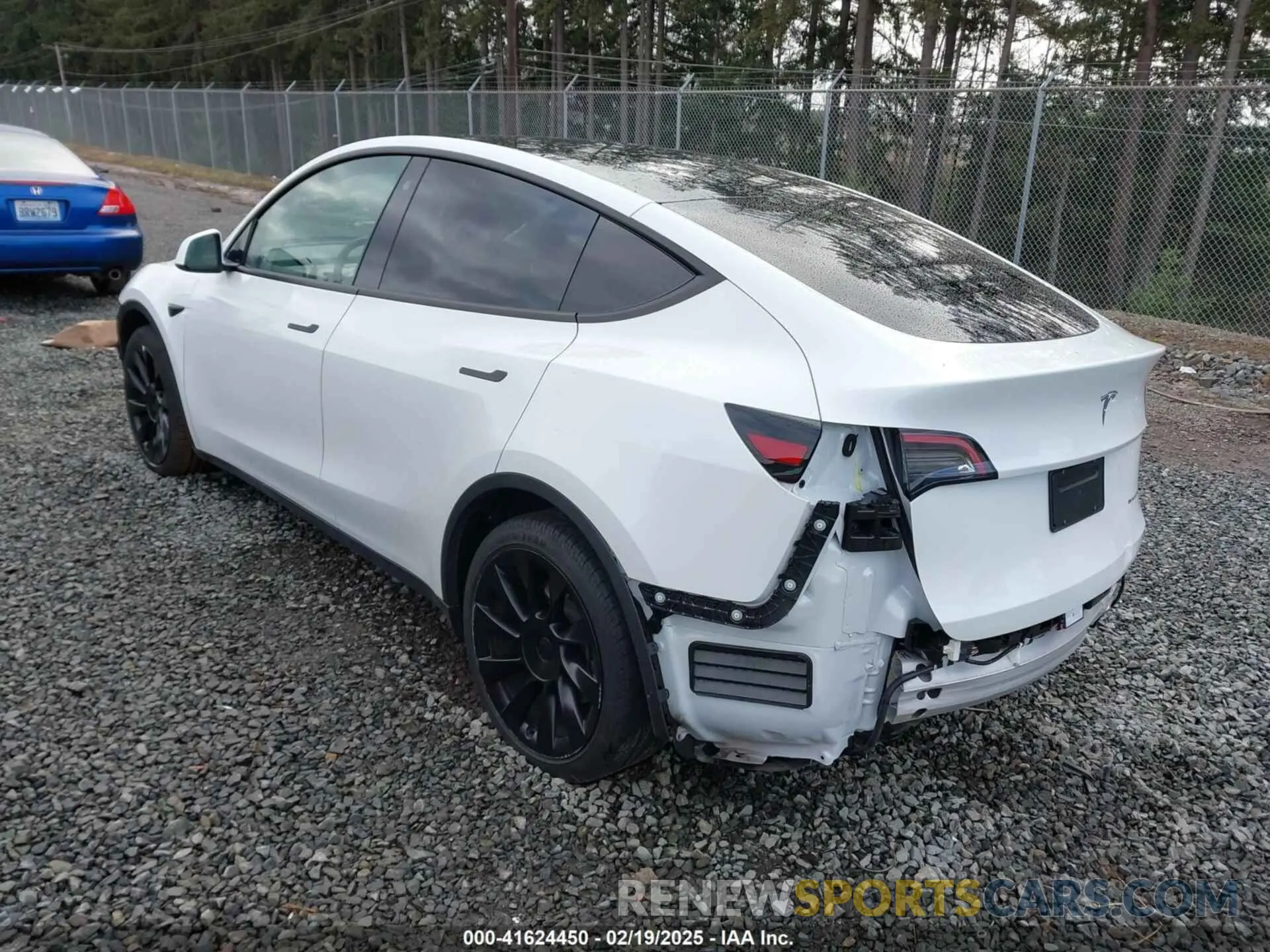 3 fotografías del automóvil dañado 7SAYGAEE0PF624730 TESLA MODEL Y 2023