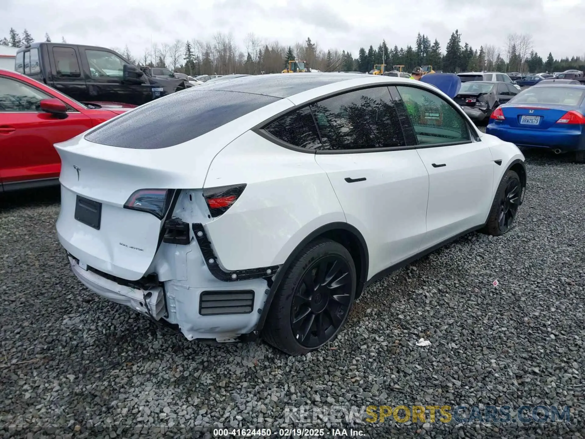 4 fotografías del automóvil dañado 7SAYGAEE0PF624730 TESLA MODEL Y 2023