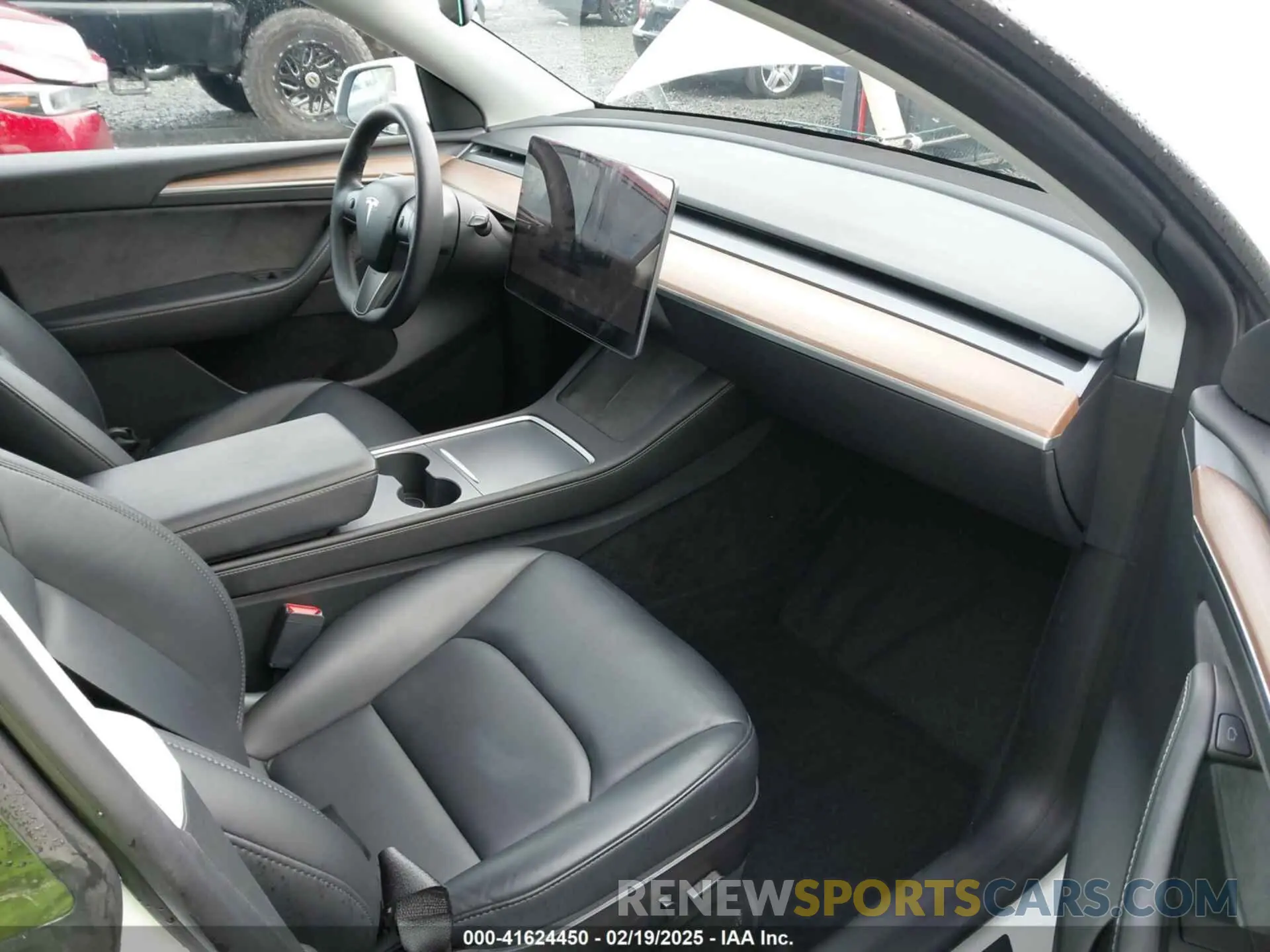 5 fotografías del automóvil dañado 7SAYGAEE0PF624730 TESLA MODEL Y 2023