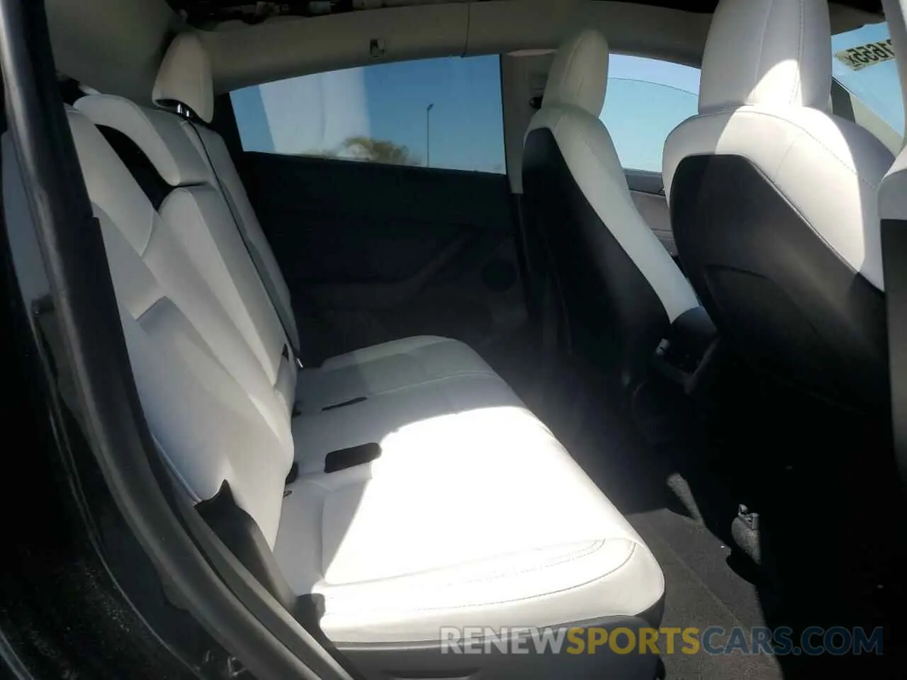 11 fotografías del automóvil dañado 7SAYGAEE0PF642810 TESLA MODEL Y 2023