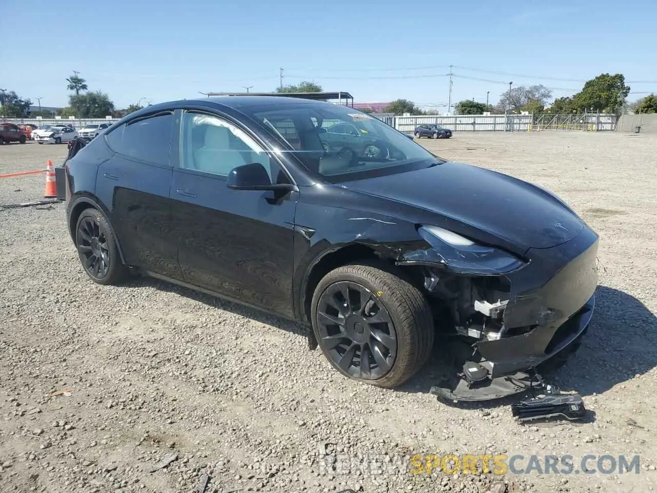4 fotografías del automóvil dañado 7SAYGAEE0PF642810 TESLA MODEL Y 2023