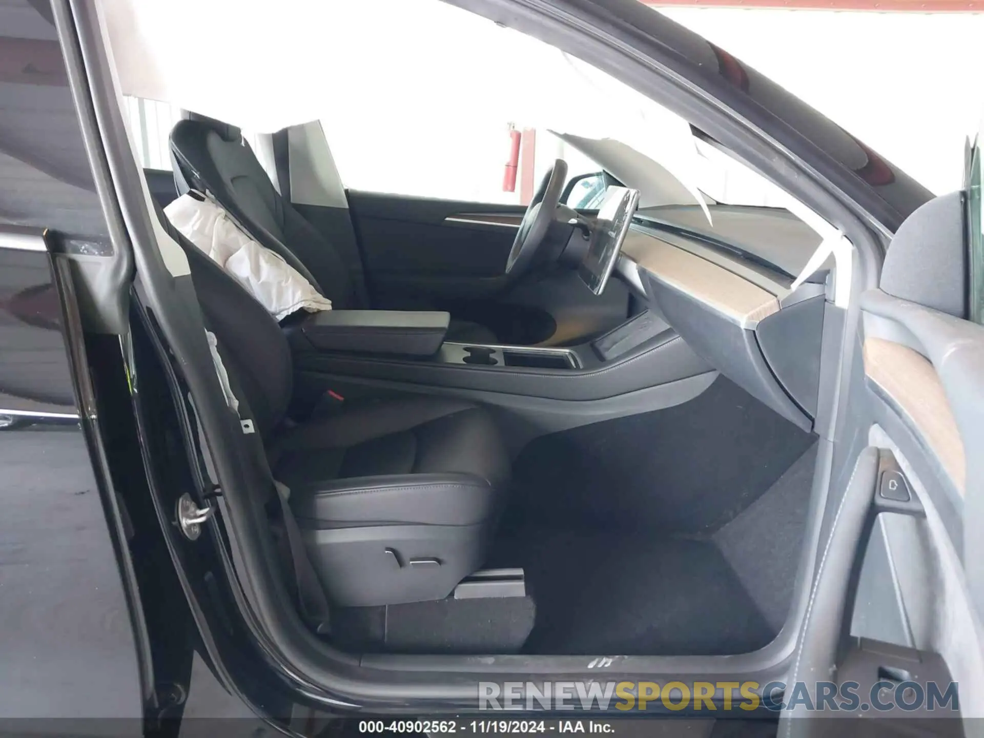 5 fotografías del automóvil dañado 7SAYGAEE0PF741157 TESLA MODEL Y 2023