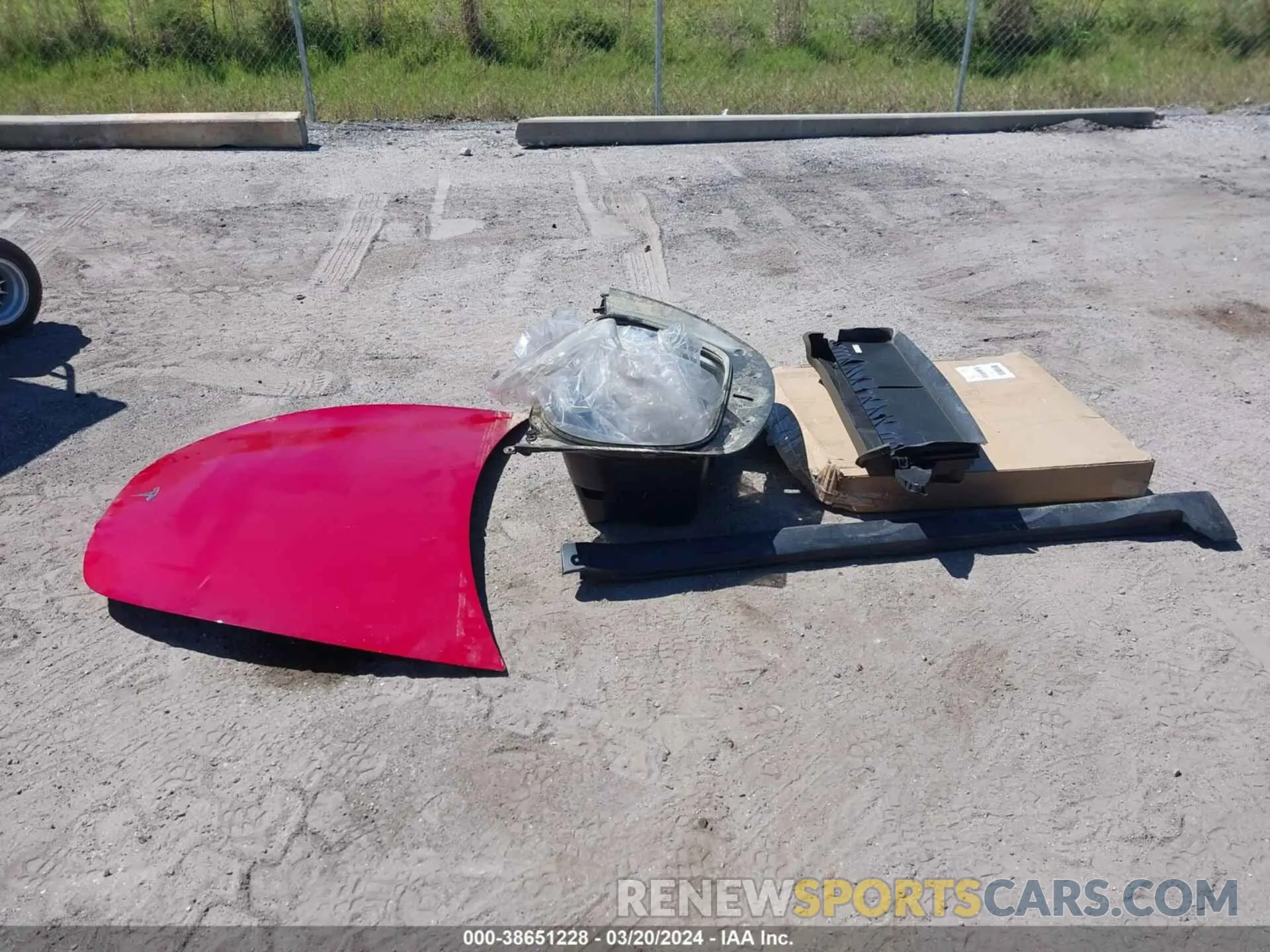 12 fotografías del automóvil dañado 7SAYGAEE0PF804581 TESLA MODEL Y 2023