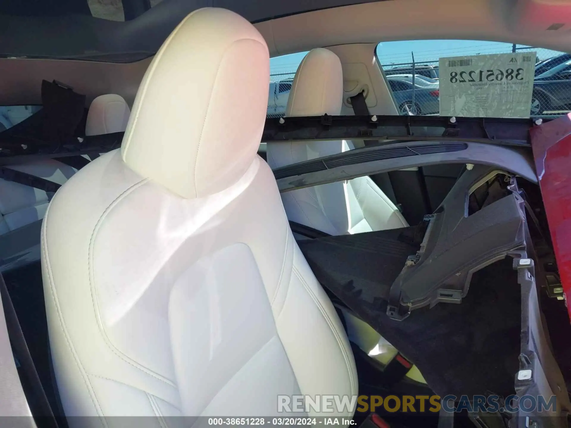 5 fotografías del automóvil dañado 7SAYGAEE0PF804581 TESLA MODEL Y 2023