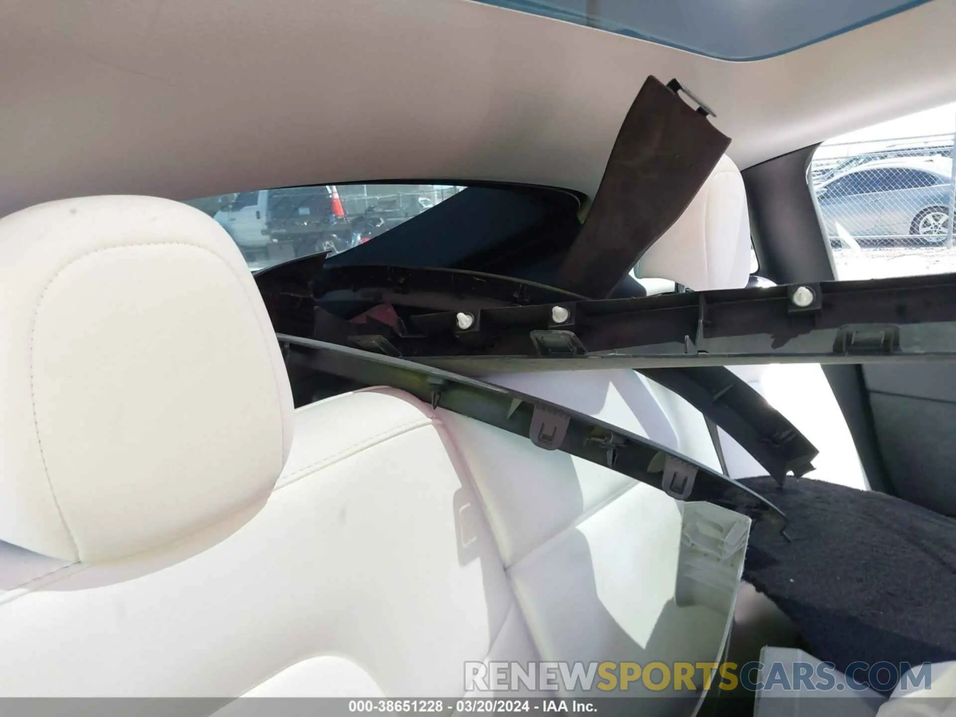 8 fotografías del automóvil dañado 7SAYGAEE0PF804581 TESLA MODEL Y 2023