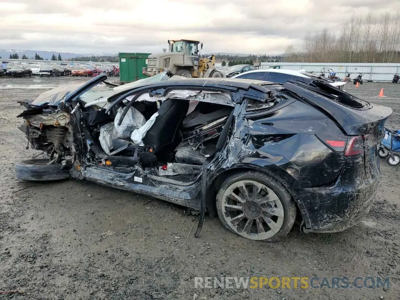 2 fotografías del automóvil dañado 7SAYGAEE0PF832185 TESLA MODEL Y 2023
