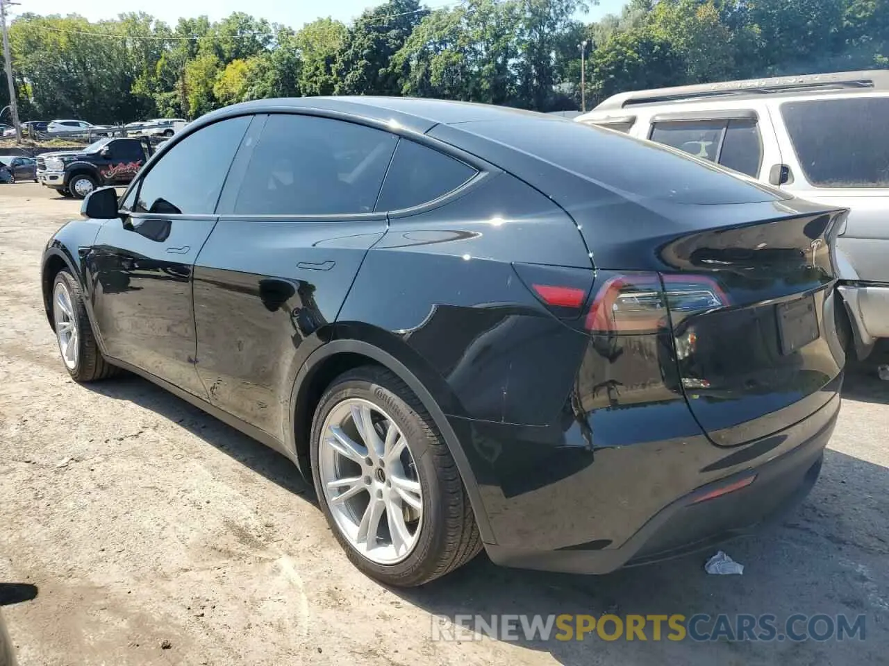 2 fotografías del automóvil dañado 7SAYGAEE0PF925563 TESLA MODEL Y 2023
