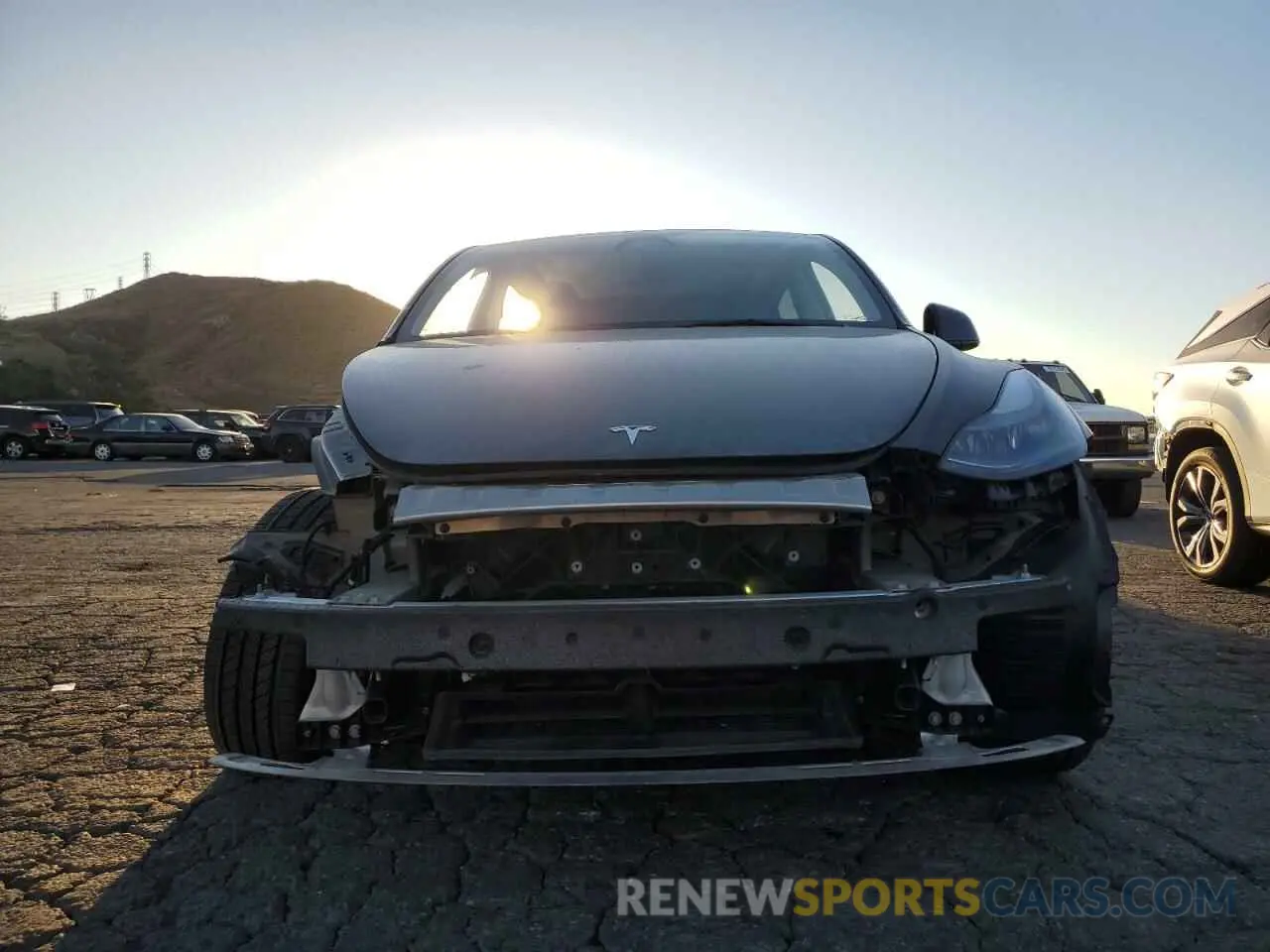 5 fotografías del automóvil dañado 7SAYGAEE0PF942928 TESLA MODEL Y 2023