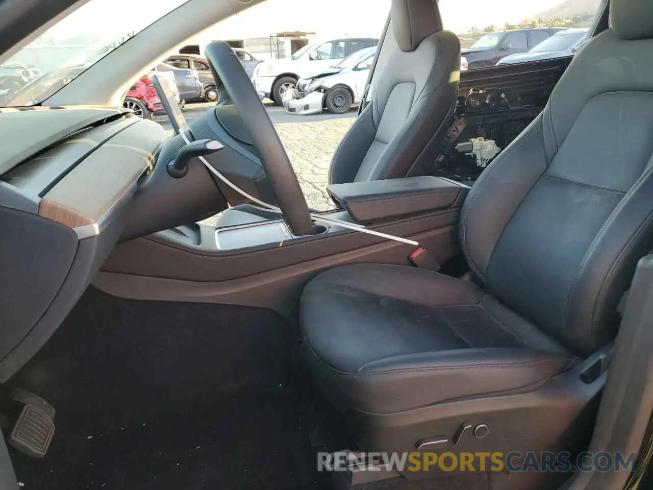 7 fotografías del automóvil dañado 7SAYGAEE0PF942928 TESLA MODEL Y 2023