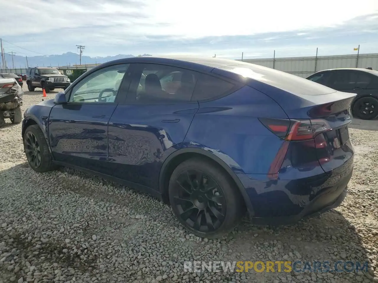 2 fotografías del automóvil dañado 7SAYGAEE0PF980093 TESLA MODEL Y 2023