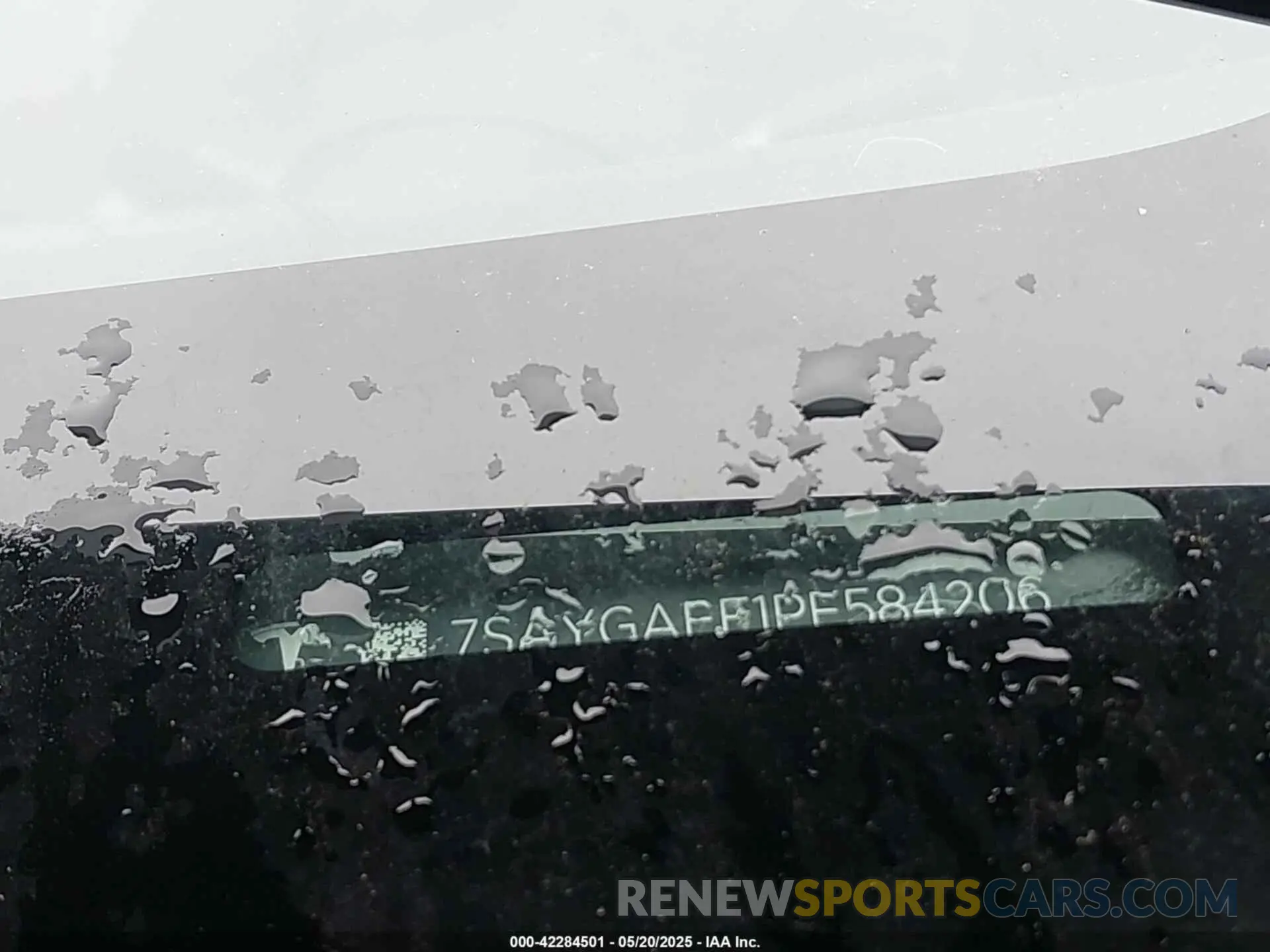 9 fotografías del automóvil dañado 7SAYGAEE1PF584206 TESLA MODEL Y 2023