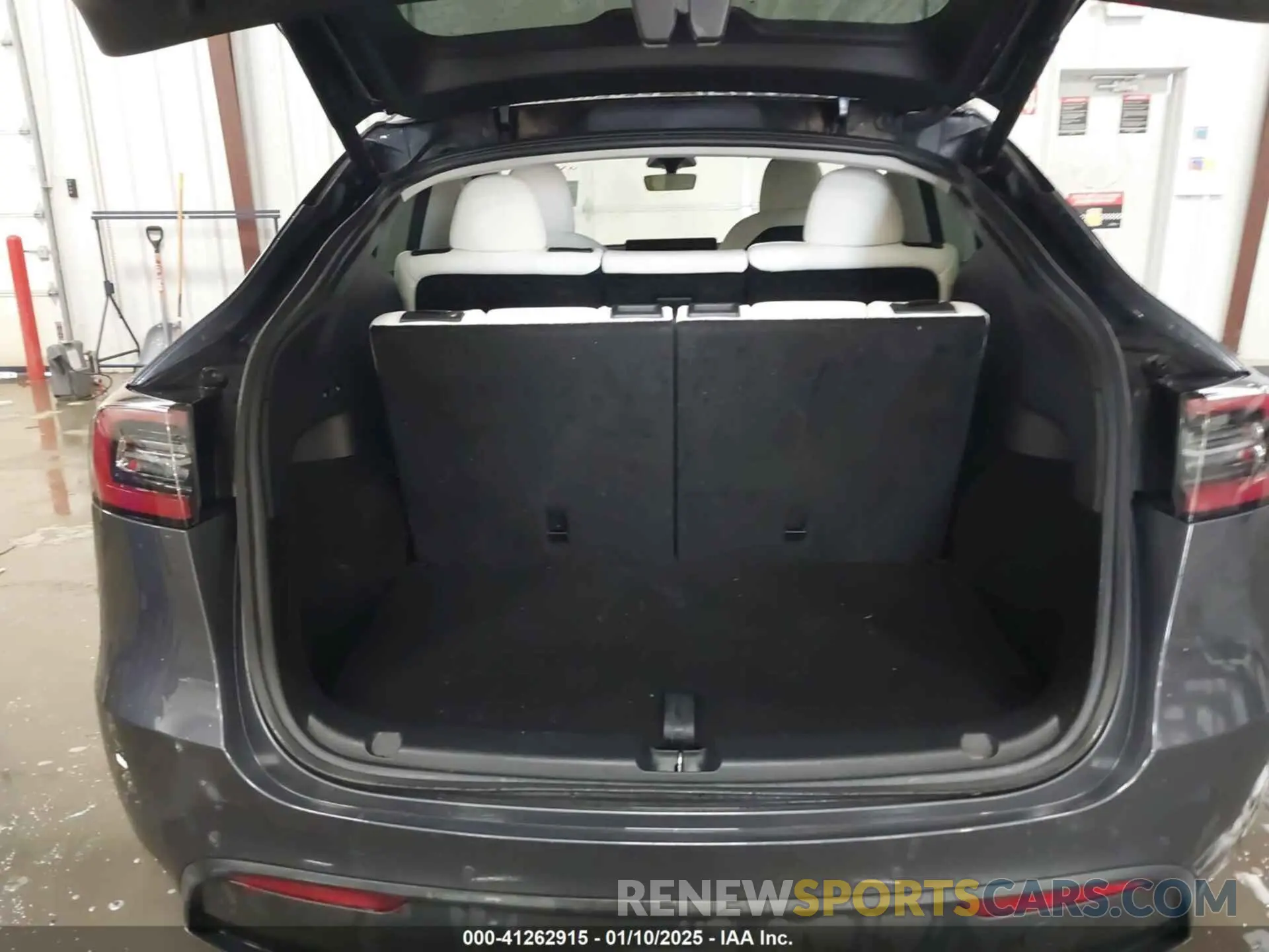 17 fotografías del automóvil dañado 7SAYGAEE1PF586232 TESLA MODEL Y 2023