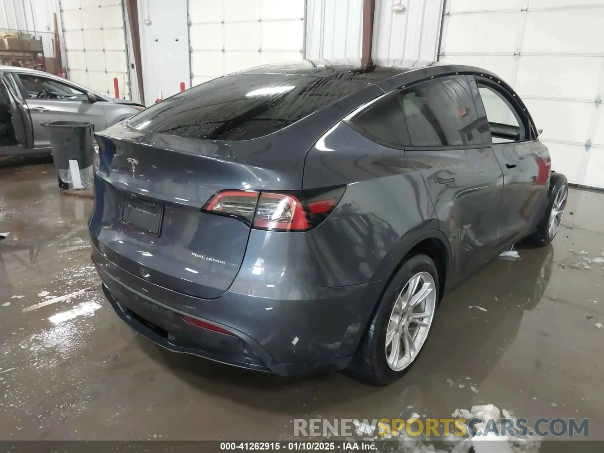 4 fotografías del automóvil dañado 7SAYGAEE1PF586232 TESLA MODEL Y 2023