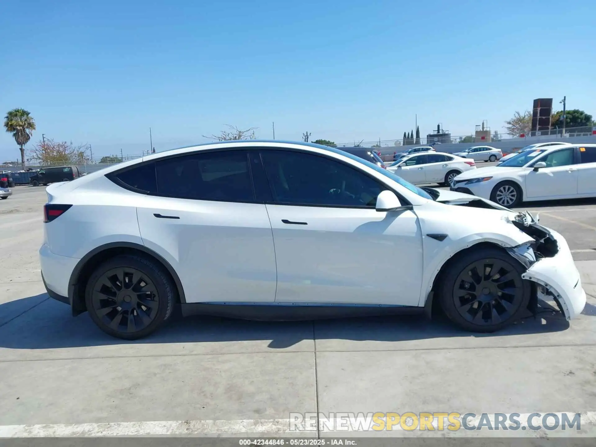 13 fotografías del automóvil dañado 7SAYGAEE1PF637017 TESLA MODEL Y 2023