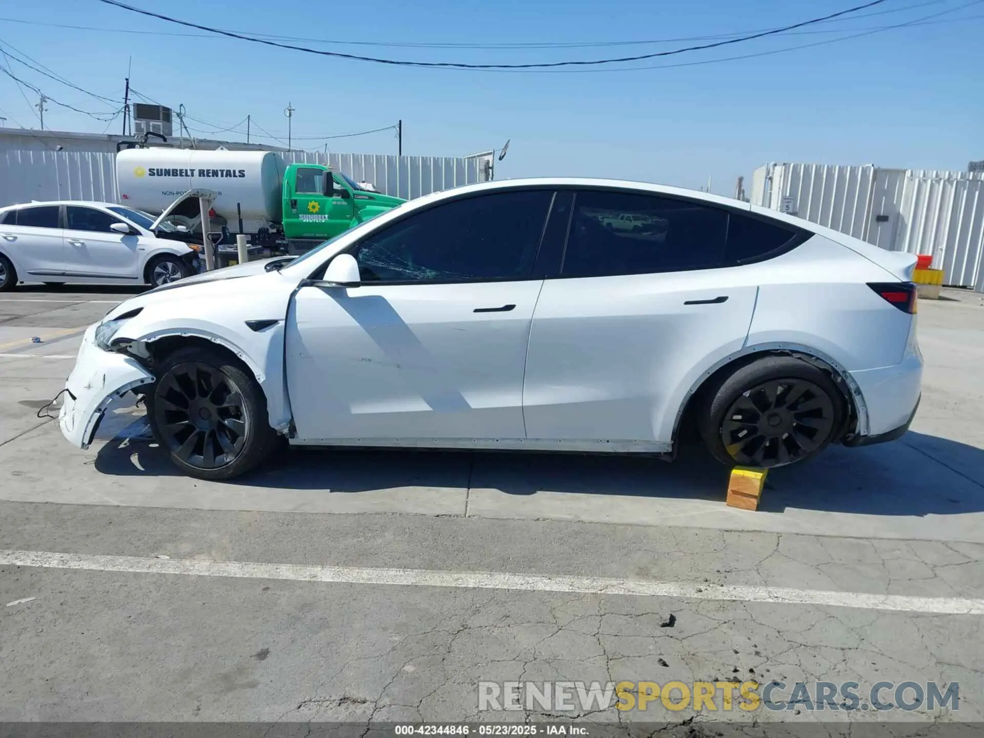 14 fotografías del automóvil dañado 7SAYGAEE1PF637017 TESLA MODEL Y 2023