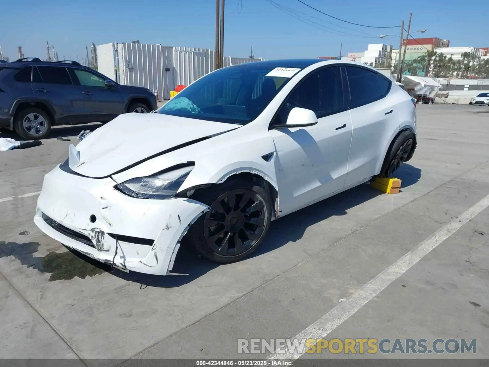 2 fotografías del automóvil dañado 7SAYGAEE1PF637017 TESLA MODEL Y 2023