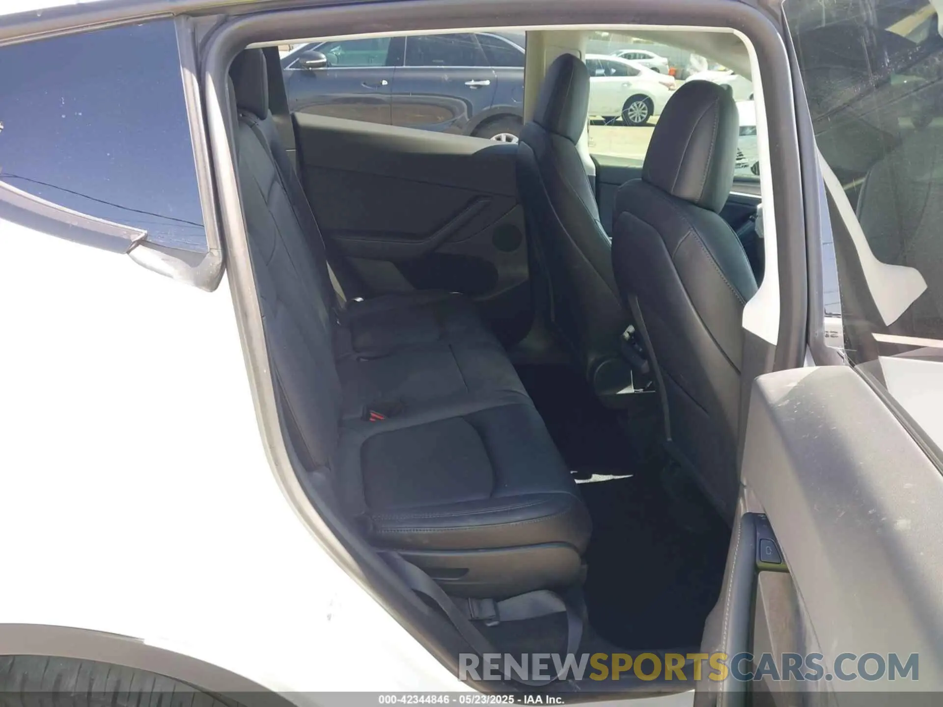 8 fotografías del automóvil dañado 7SAYGAEE1PF637017 TESLA MODEL Y 2023