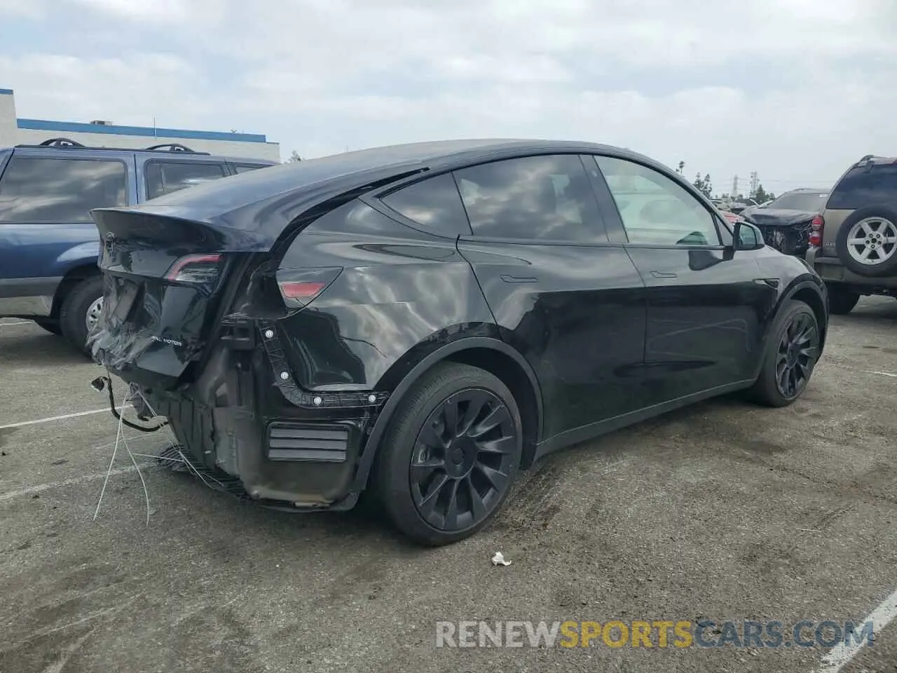 3 fotografías del automóvil dañado 7SAYGAEE1PF698125 TESLA MODEL Y 2023