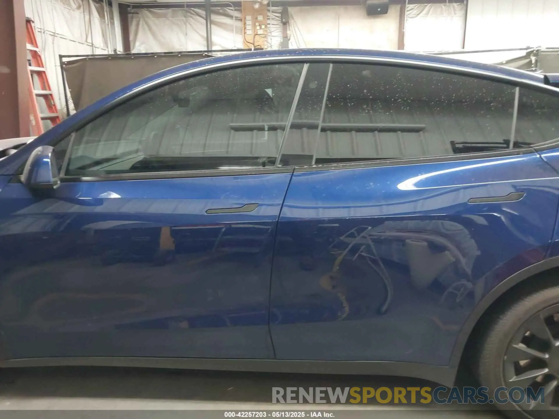 13 fotografías del automóvil dañado 7SAYGAEE2PF773382 TESLA MODEL Y 2023
