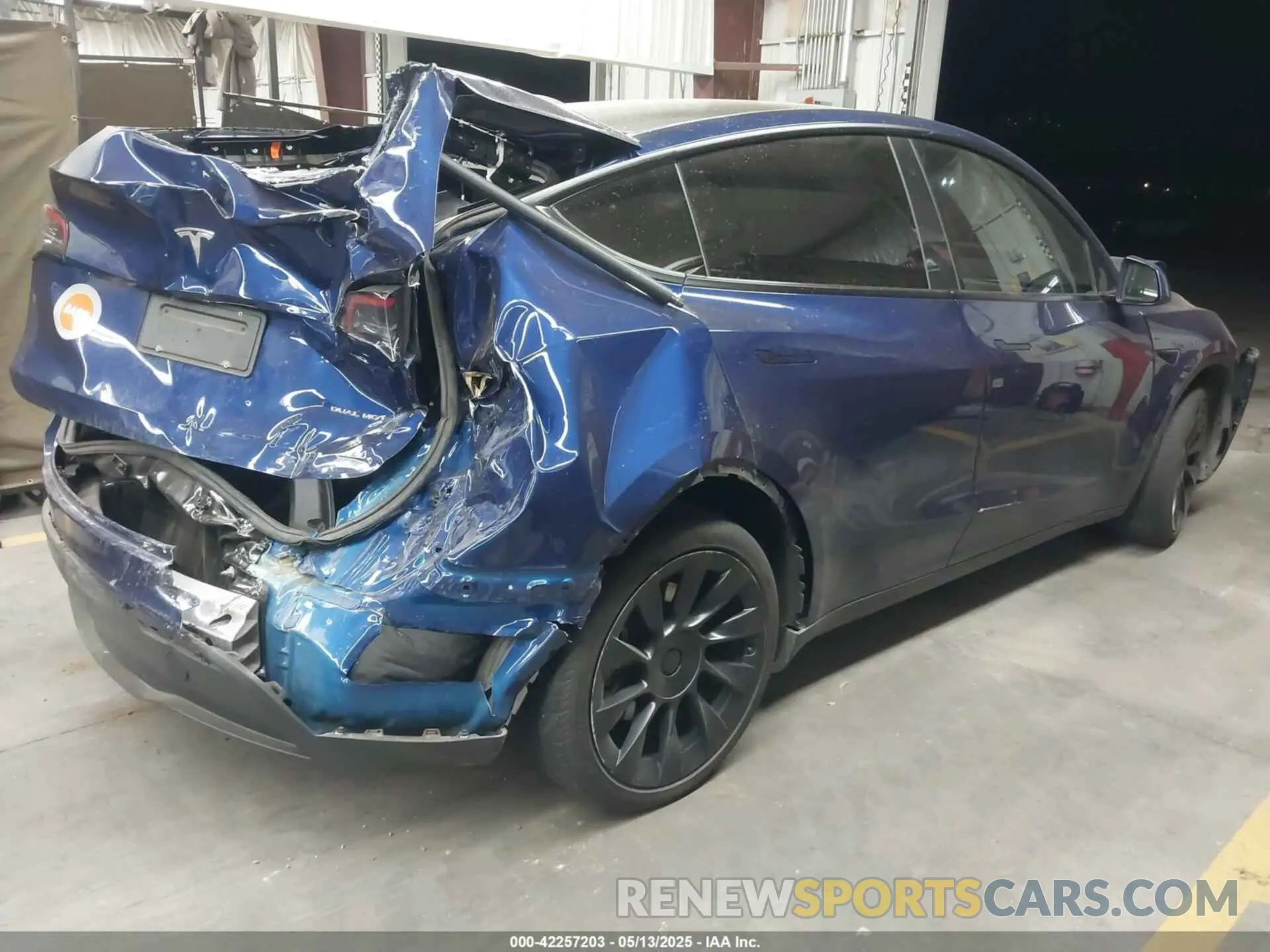 4 fotografías del automóvil dañado 7SAYGAEE2PF773382 TESLA MODEL Y 2023