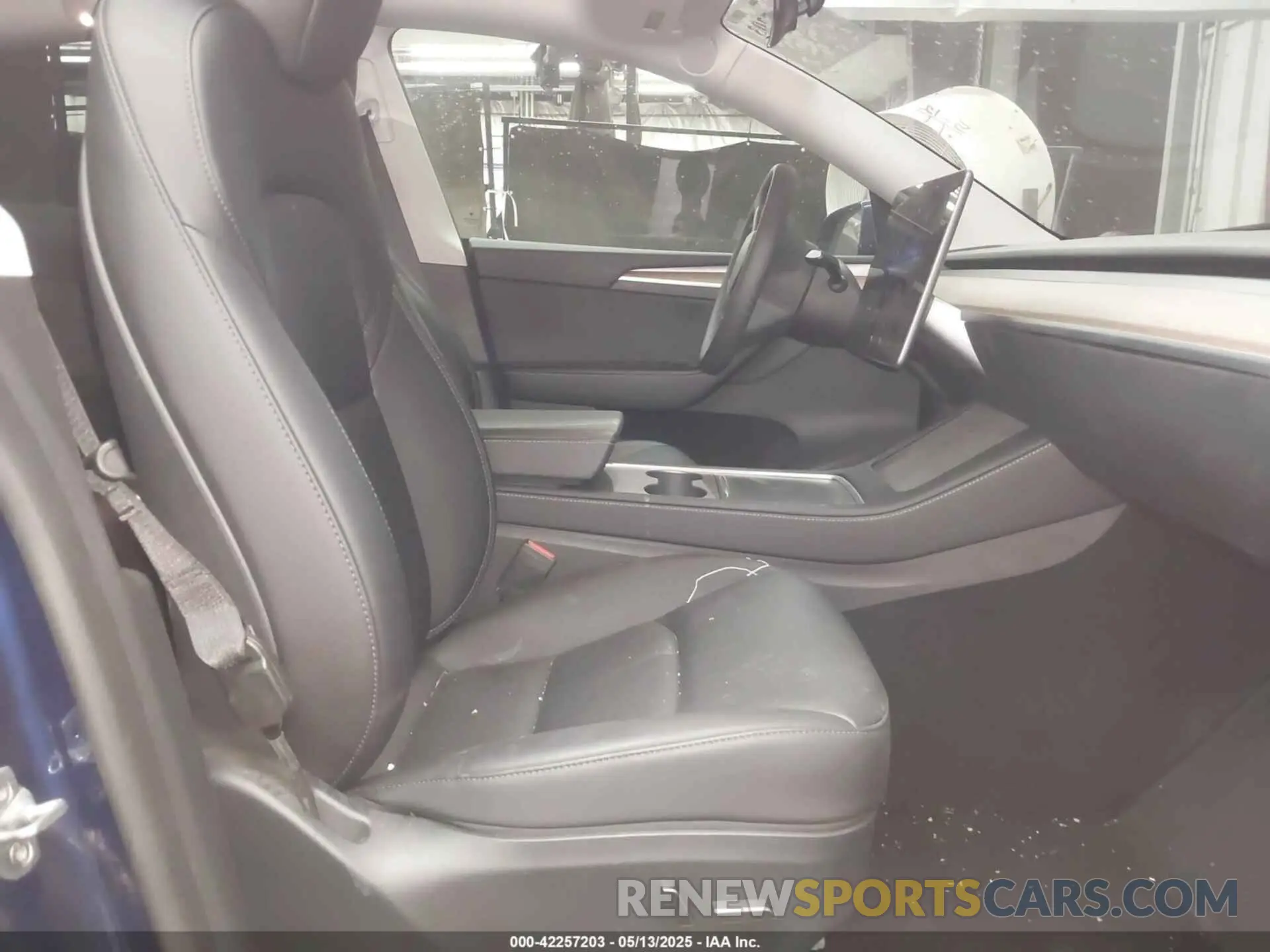5 fotografías del automóvil dañado 7SAYGAEE2PF773382 TESLA MODEL Y 2023