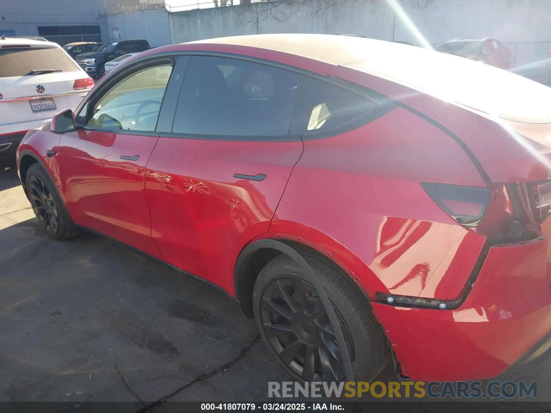 14 fotografías del automóvil dañado 7SAYGAEE2PF978393 TESLA MODEL Y 2023