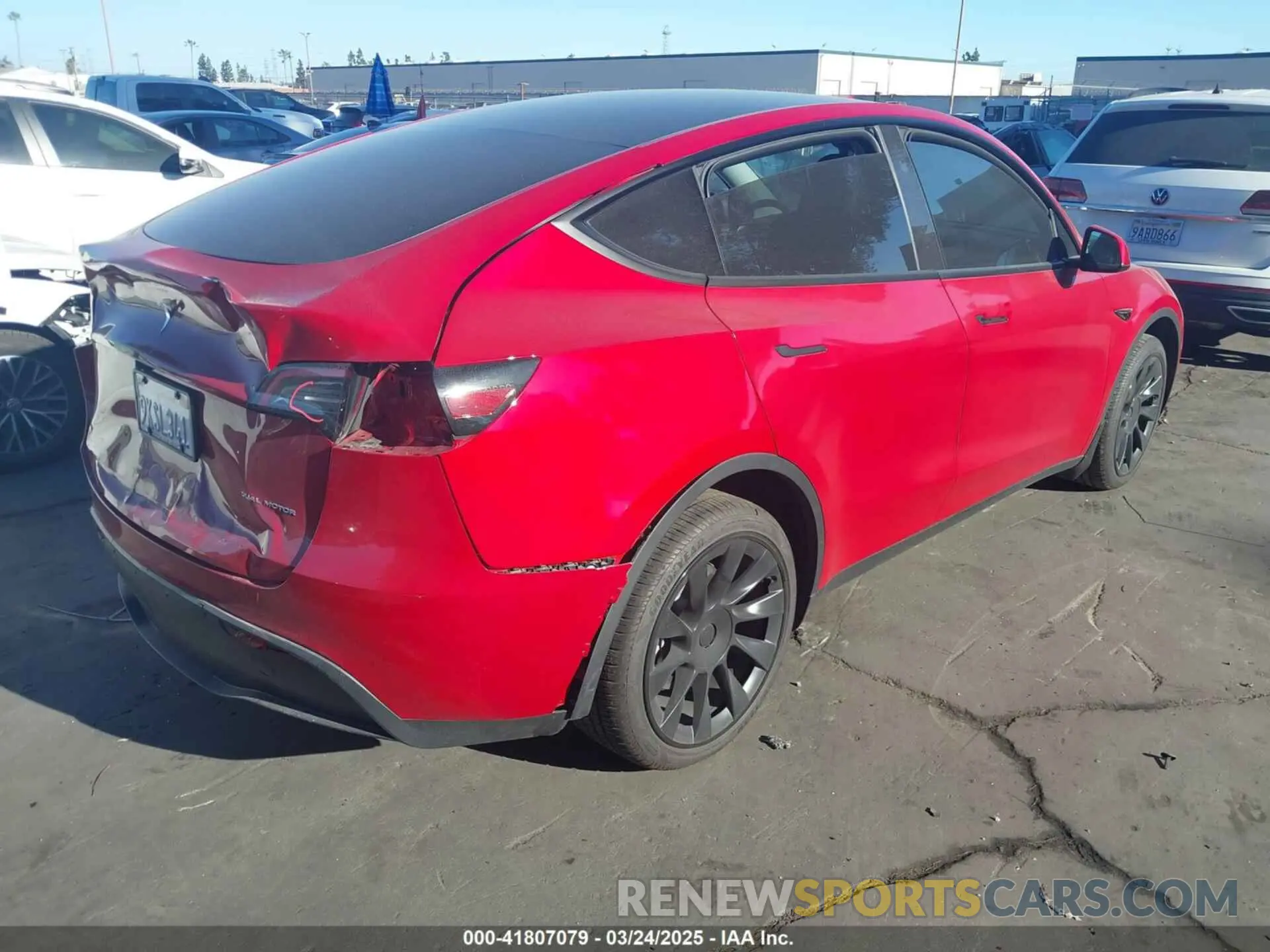 4 fotografías del automóvil dañado 7SAYGAEE2PF978393 TESLA MODEL Y 2023