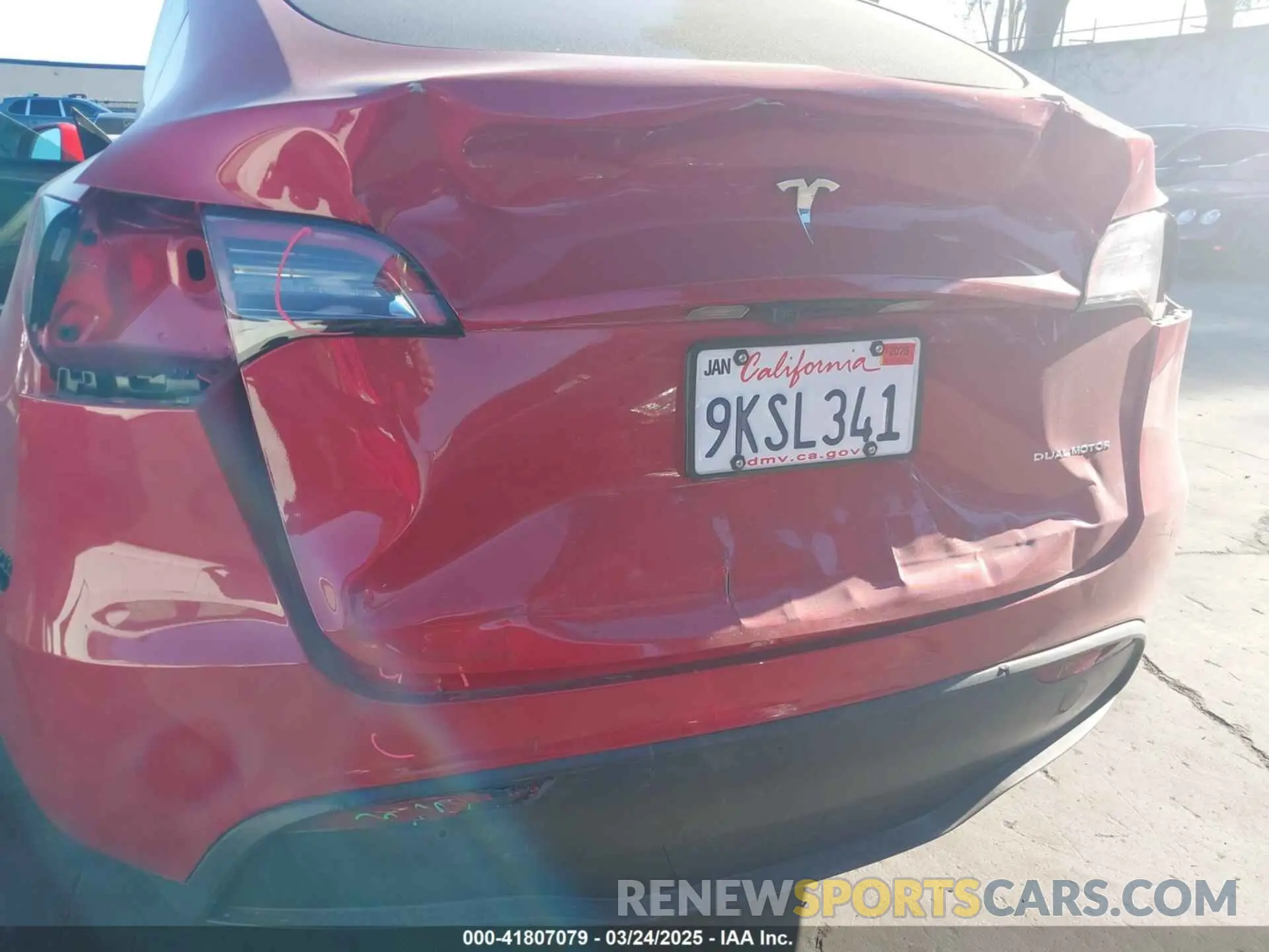 6 fotografías del automóvil dañado 7SAYGAEE2PF978393 TESLA MODEL Y 2023