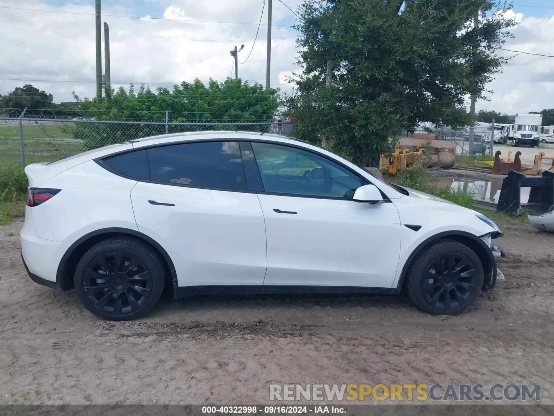 14 fotografías del automóvil dañado 7SAYGAEE3PF589584 TESLA MODEL Y 2023