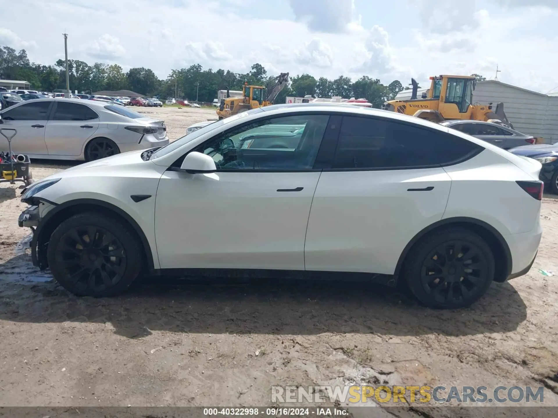 15 fotografías del automóvil dañado 7SAYGAEE3PF589584 TESLA MODEL Y 2023