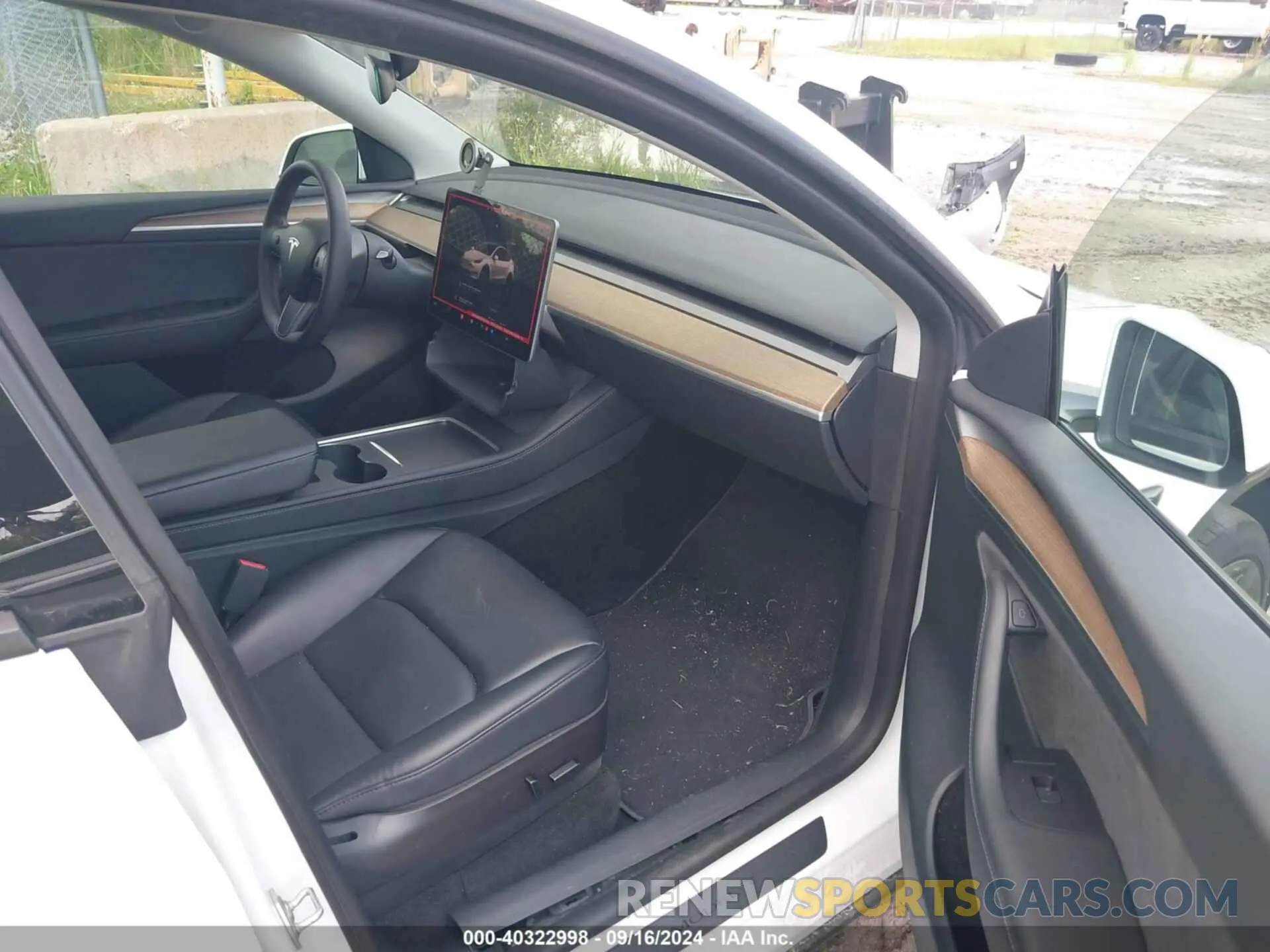 5 fotografías del automóvil dañado 7SAYGAEE3PF589584 TESLA MODEL Y 2023