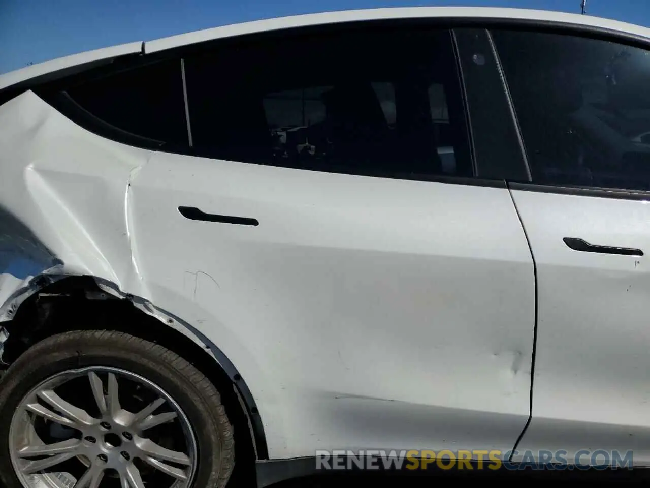 11 fotografías del automóvil dañado 7SAYGAEE3PF590055 TESLA MODEL Y 2023
