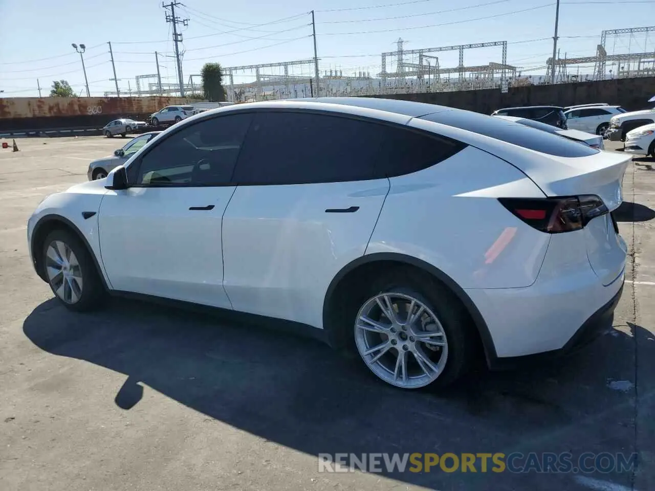 2 fotografías del automóvil dañado 7SAYGAEE3PF590055 TESLA MODEL Y 2023
