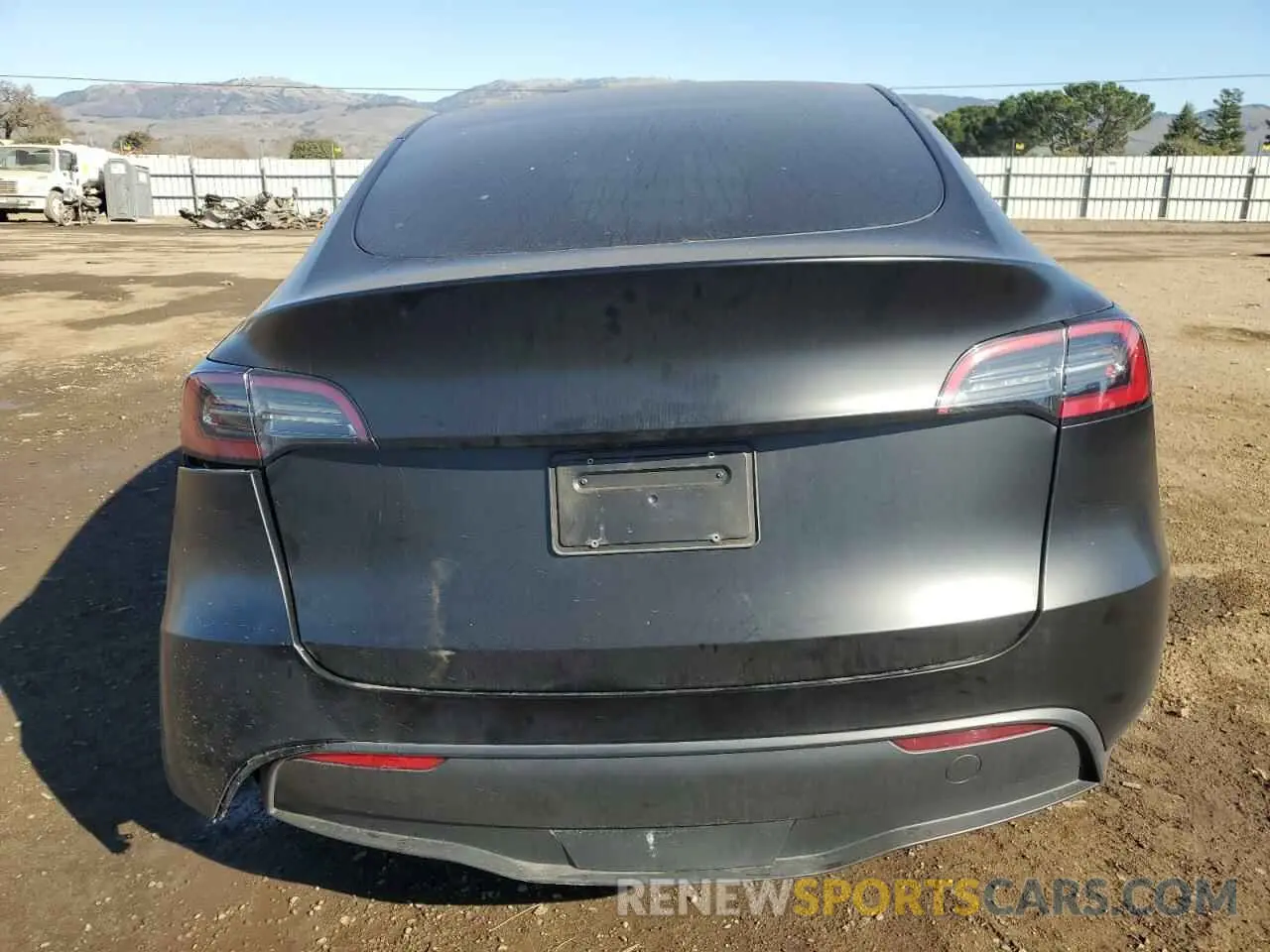 6 fotografías del automóvil dañado 7SAYGAEE3PF833458 TESLA MODEL Y 2023