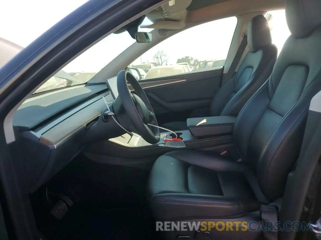 7 fotografías del automóvil dañado 7SAYGAEE3PF833458 TESLA MODEL Y 2023