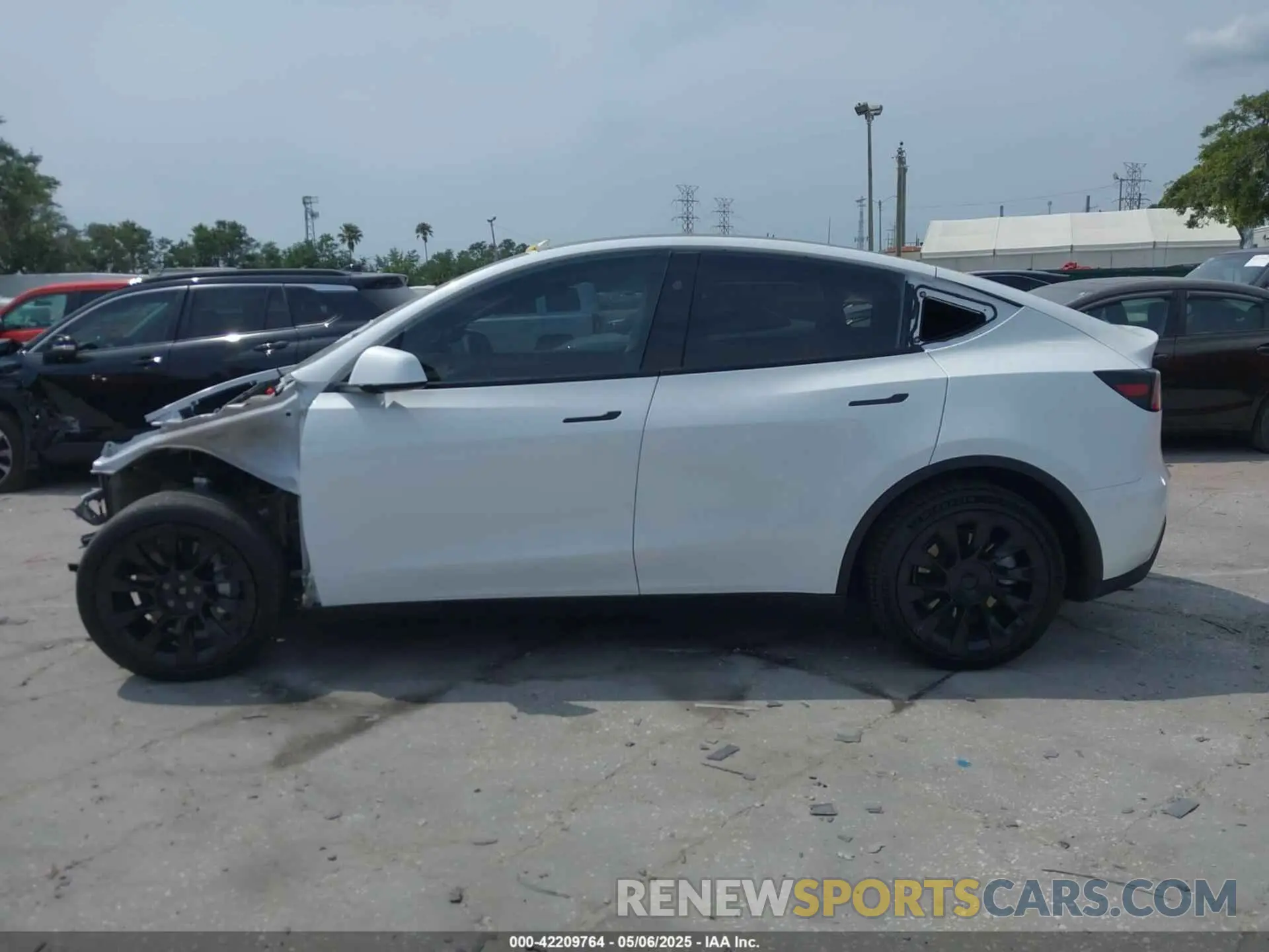 13 fotografías del automóvil dañado 7SAYGAEE3PF907784 TESLA MODEL Y 2023