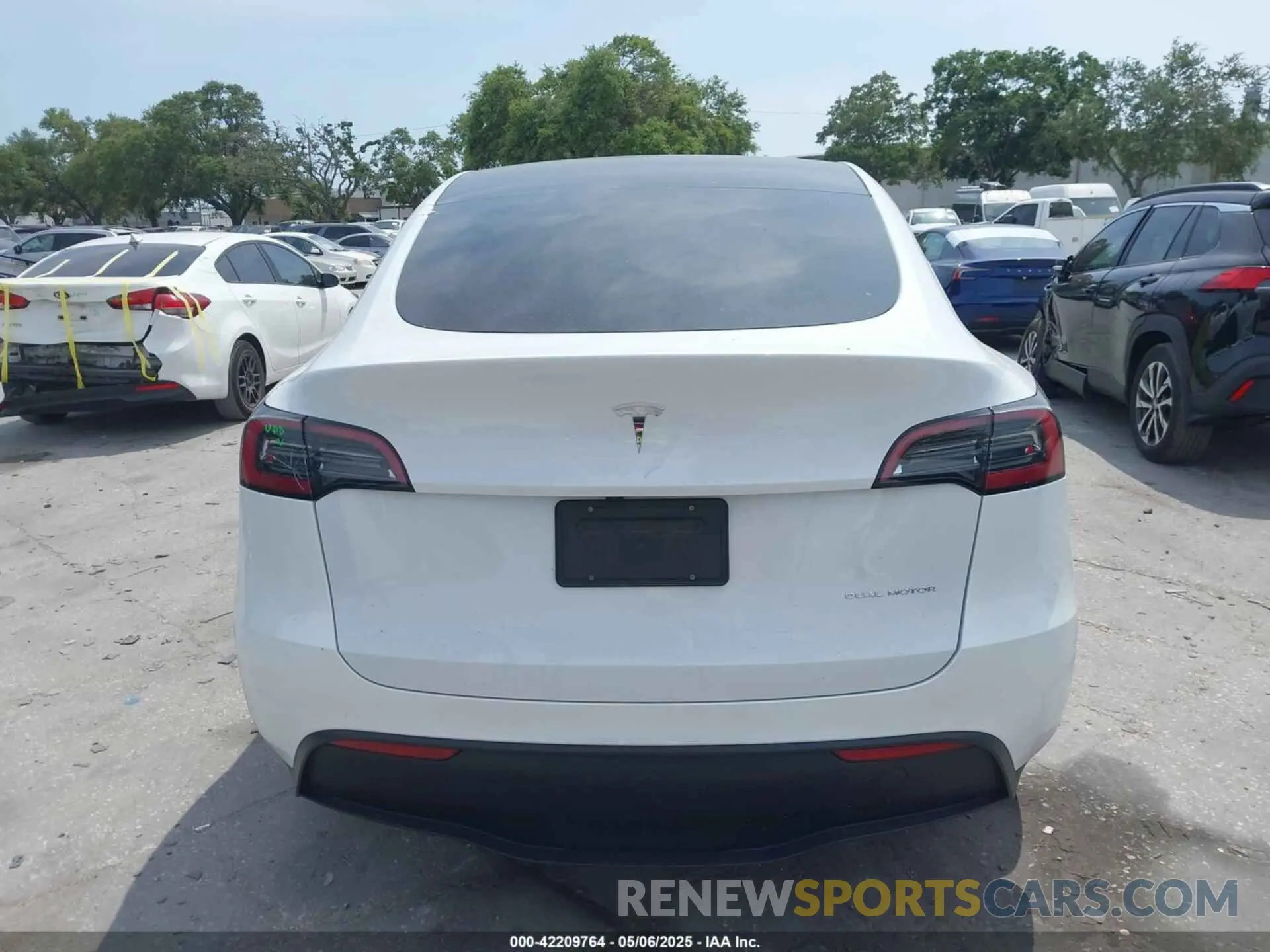 15 fotografías del automóvil dañado 7SAYGAEE3PF907784 TESLA MODEL Y 2023