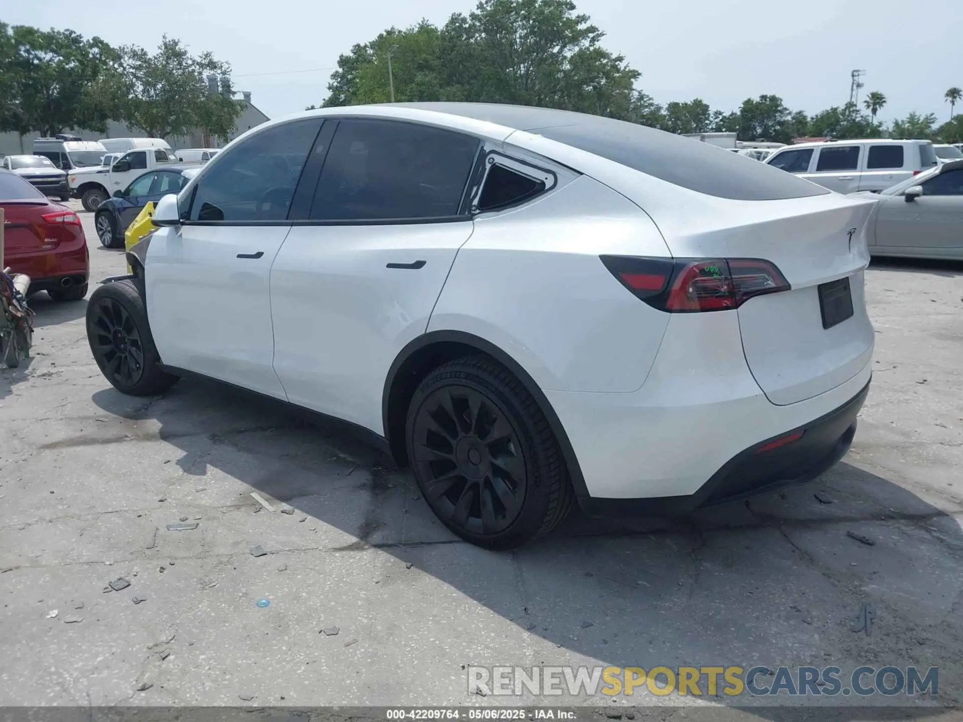 3 fotografías del automóvil dañado 7SAYGAEE3PF907784 TESLA MODEL Y 2023