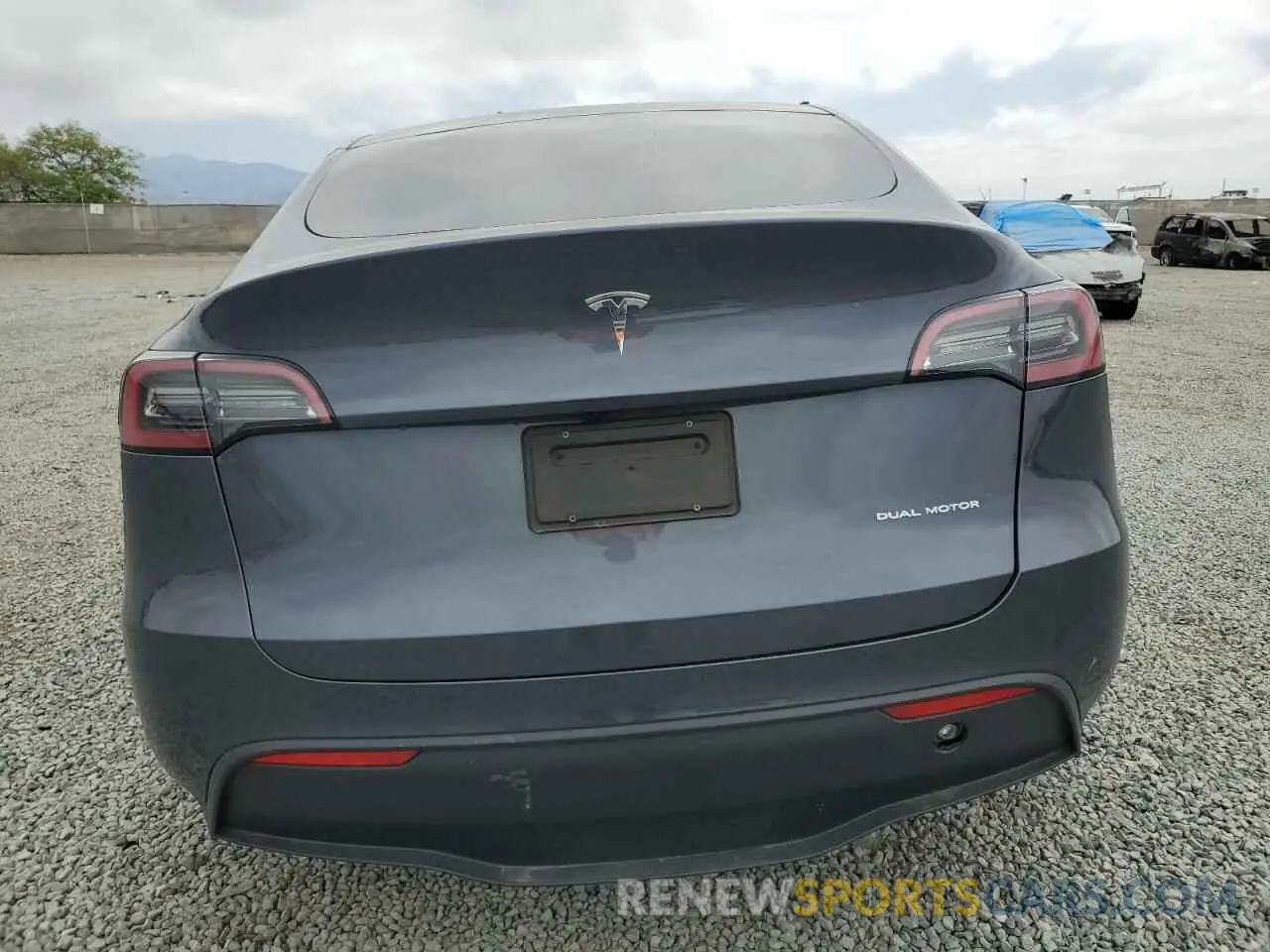 6 fotografías del automóvil dañado 7SAYGAEE4PF879736 TESLA MODEL Y 2023