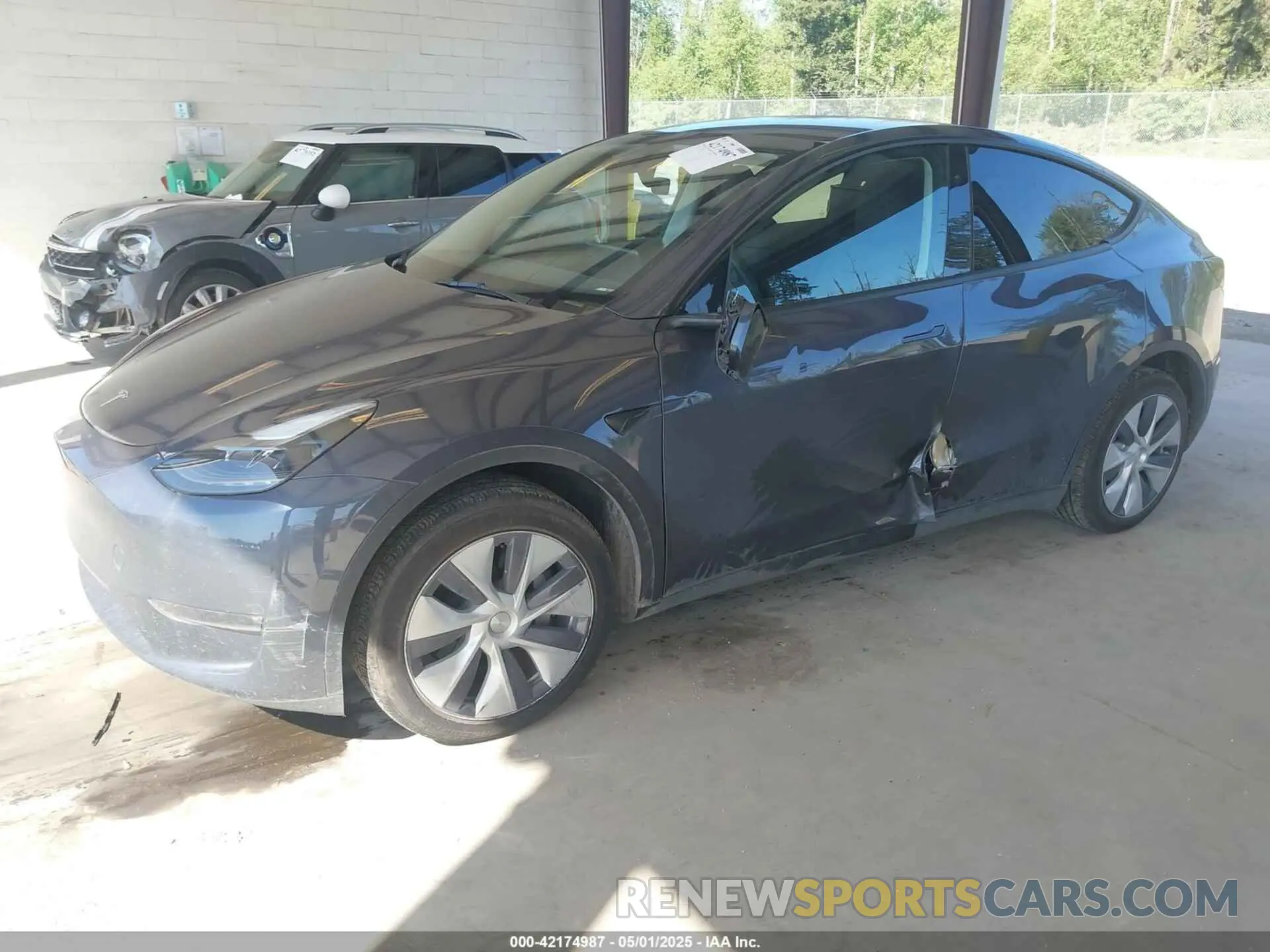 2 fotografías del automóvil dañado 7SAYGAEE4PF906577 TESLA MODEL Y 2023
