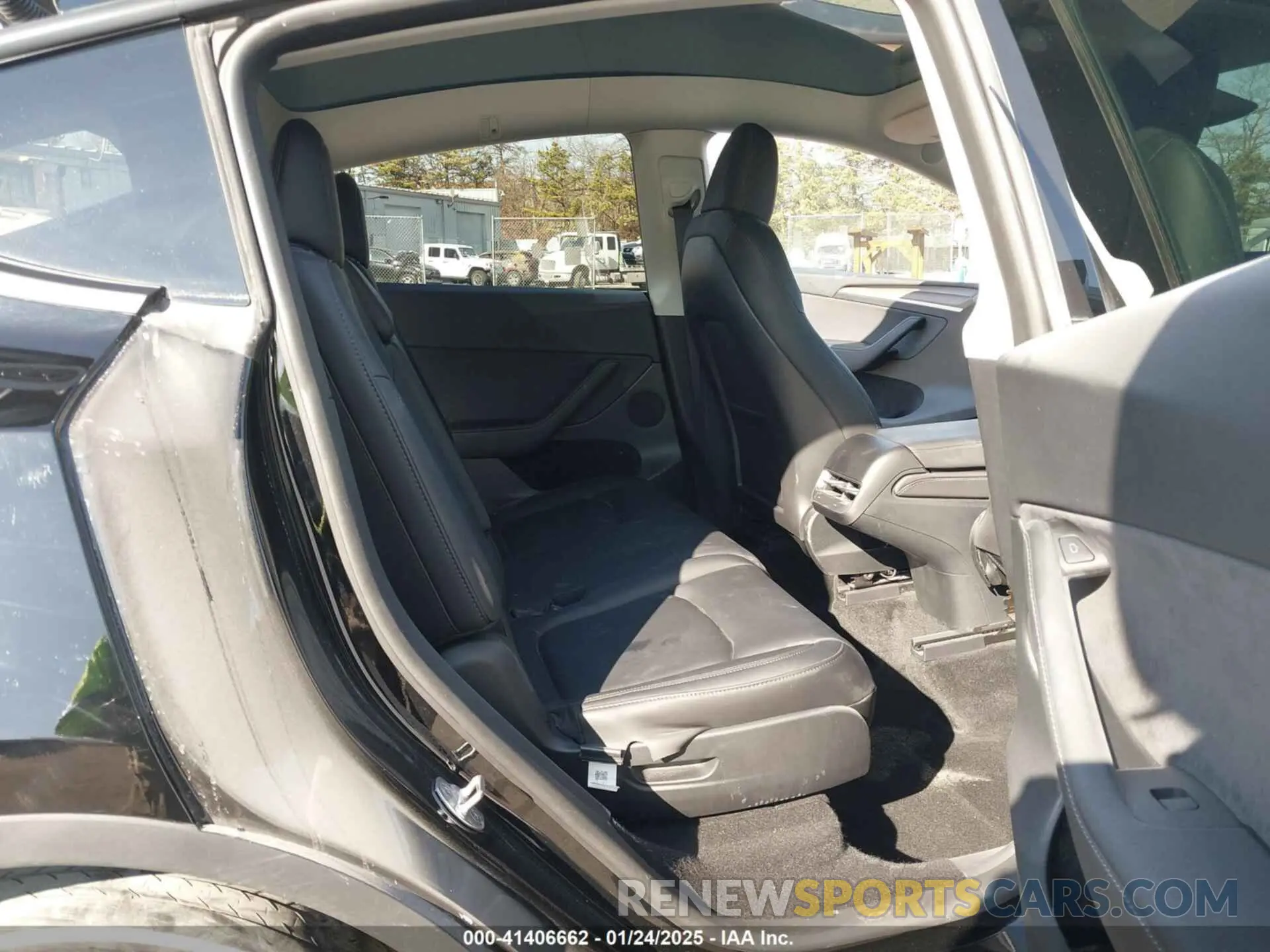 7 fotografías del automóvil dañado 7SAYGAEE4PF929339 TESLA MODEL Y 2023