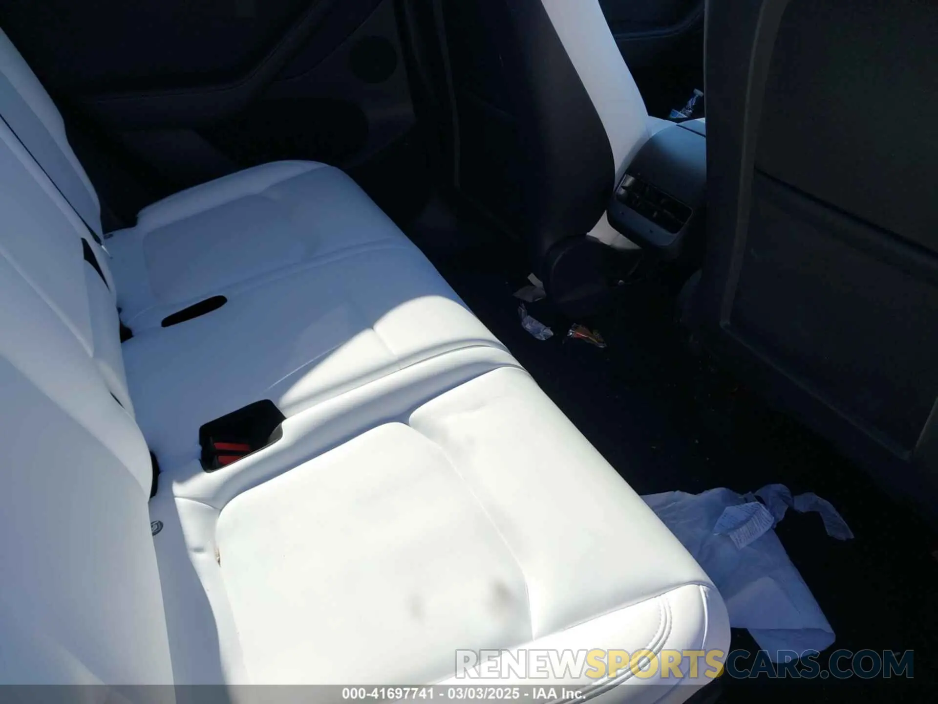 8 fotografías del automóvil dañado 7SAYGAEE5PF768791 TESLA MODEL Y 2023
